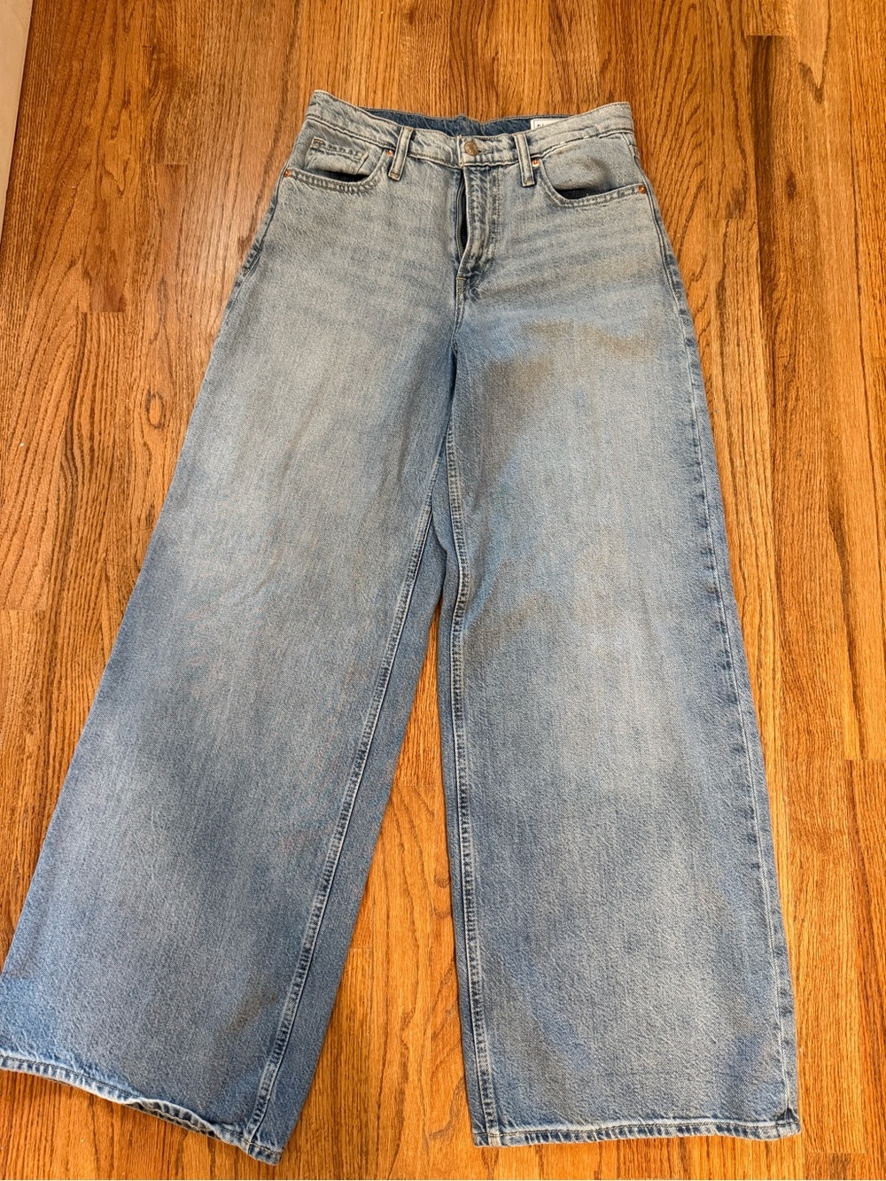 GAP Wide-Leg Mid-Rise Jeans in Light Blue Wash
